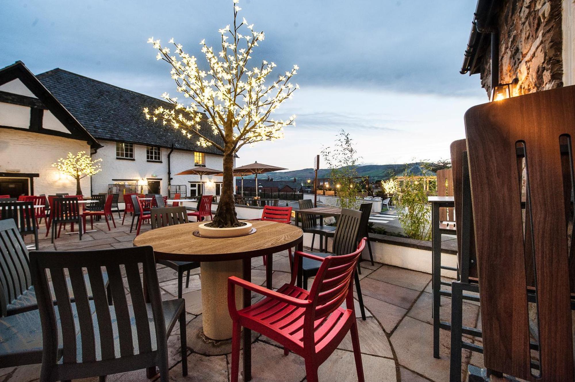 The Castle Hotel Wetherspoon Ruthin Buitenkant foto