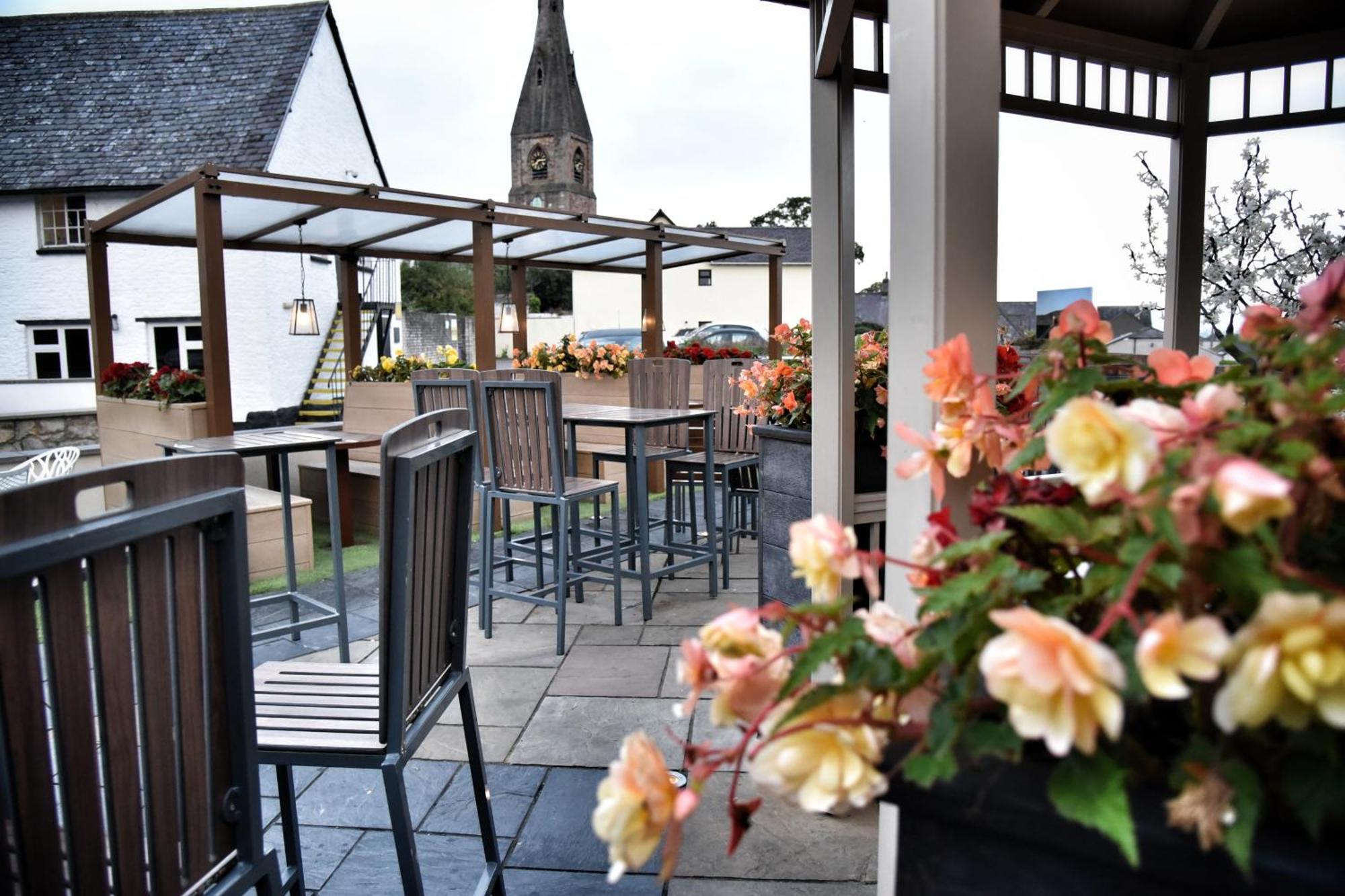 The Castle Hotel Wetherspoon Ruthin Buitenkant foto