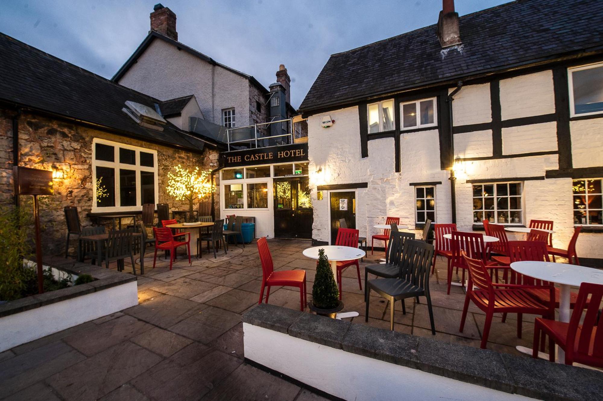 The Castle Hotel Wetherspoon Ruthin Buitenkant foto