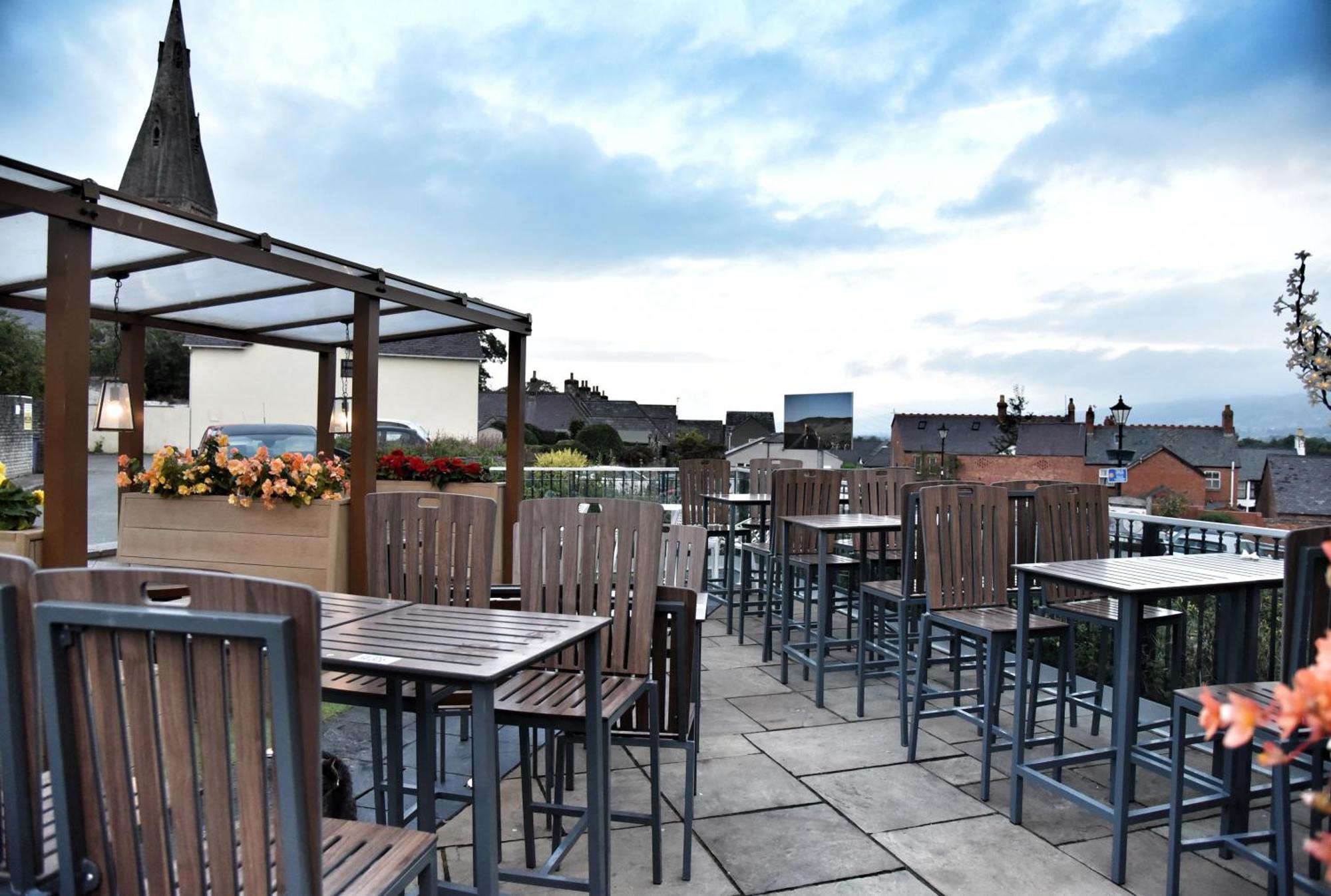 The Castle Hotel Wetherspoon Ruthin Buitenkant foto