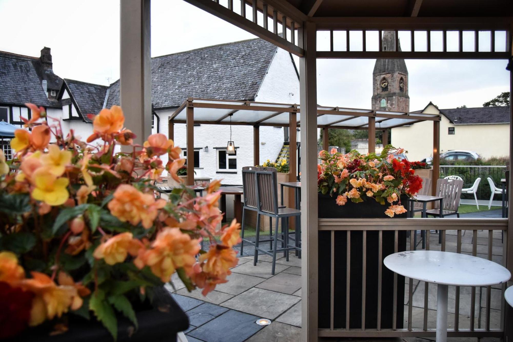 The Castle Hotel Wetherspoon Ruthin Buitenkant foto