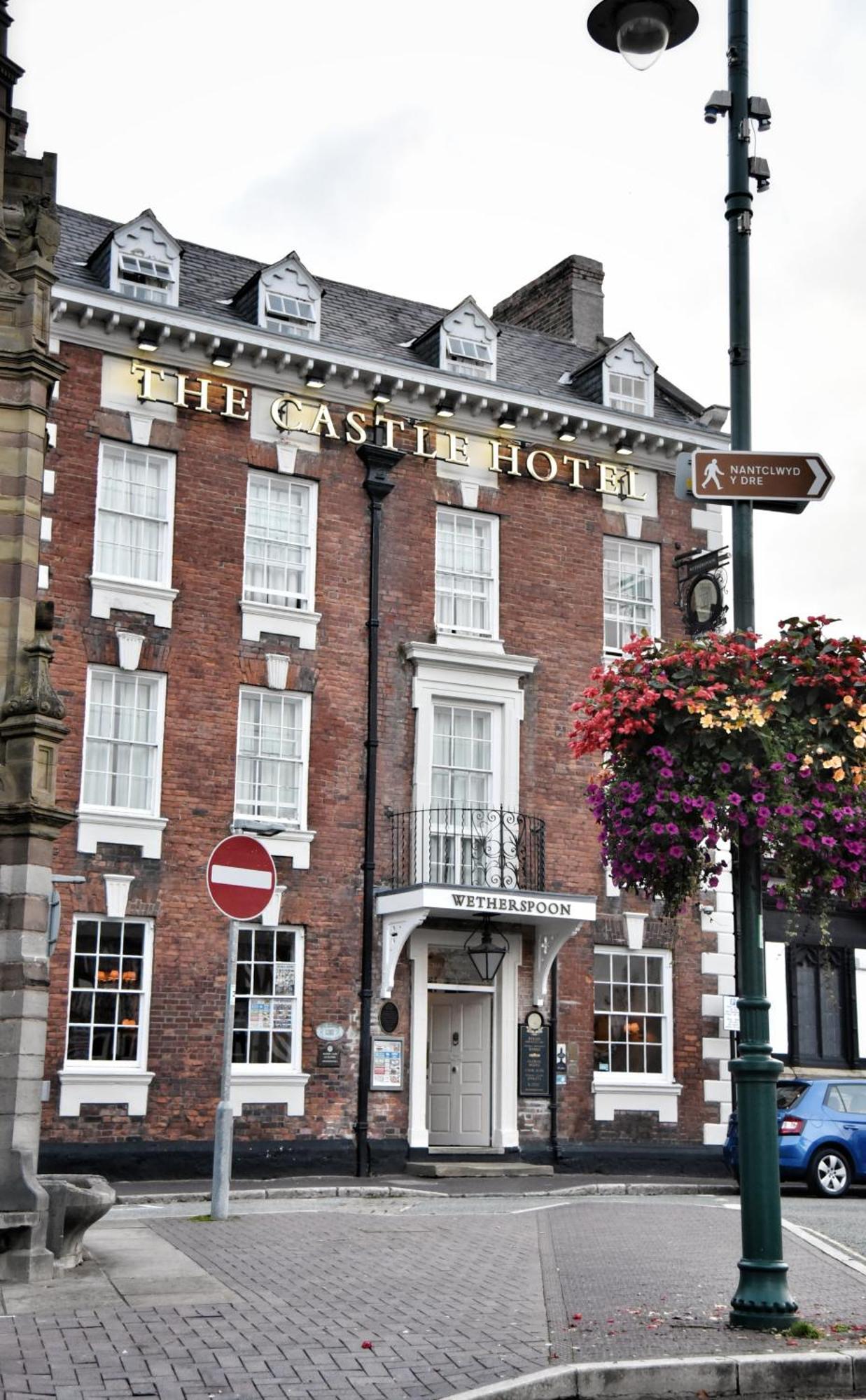 The Castle Hotel Wetherspoon Ruthin Buitenkant foto