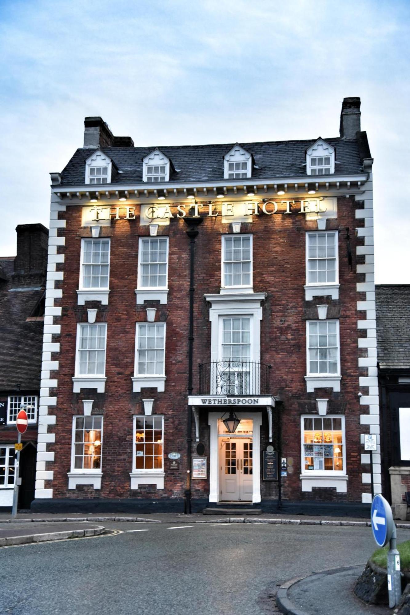 The Castle Hotel Wetherspoon Ruthin Buitenkant foto