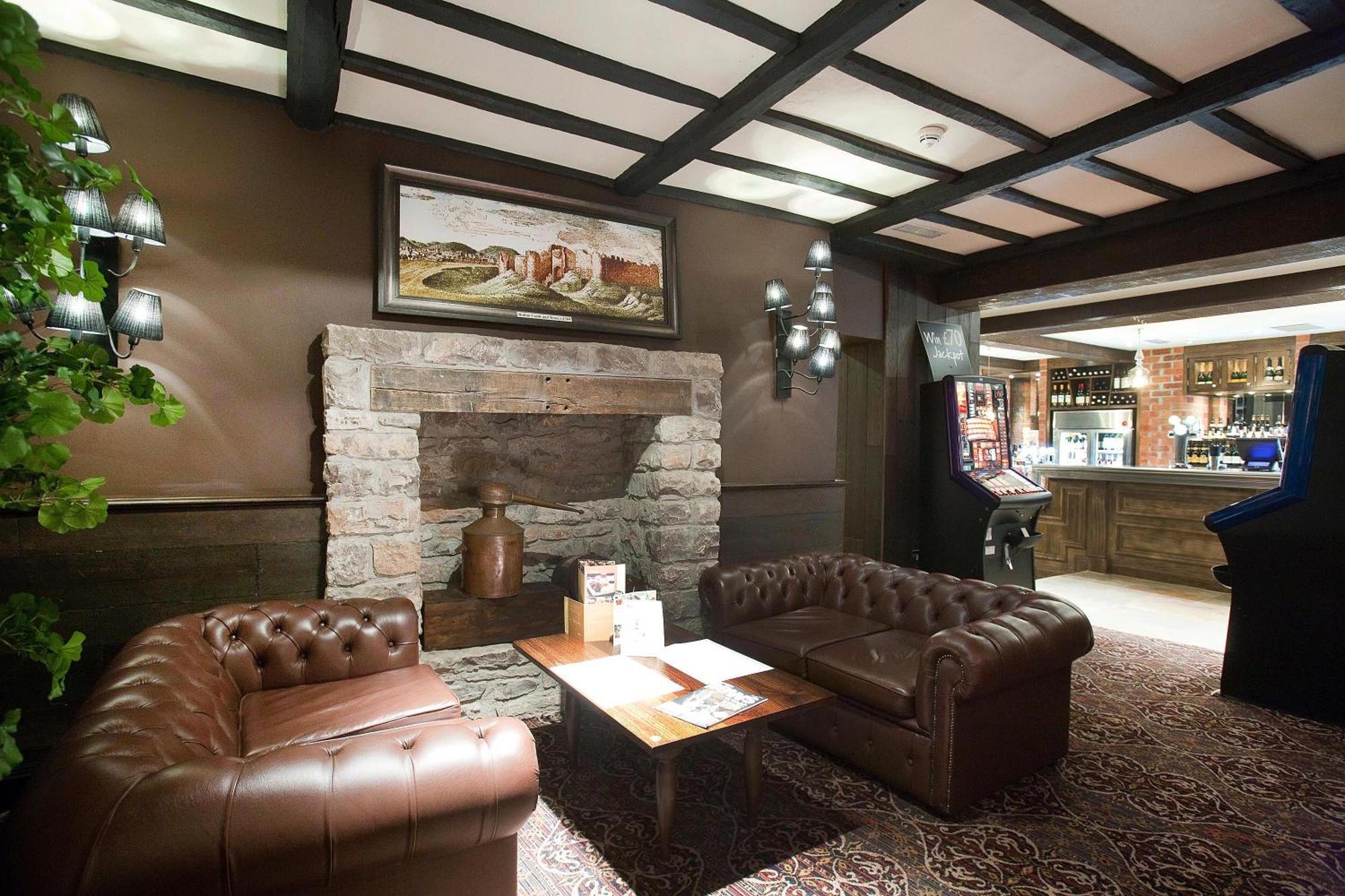 The Castle Hotel Wetherspoon Ruthin Buitenkant foto