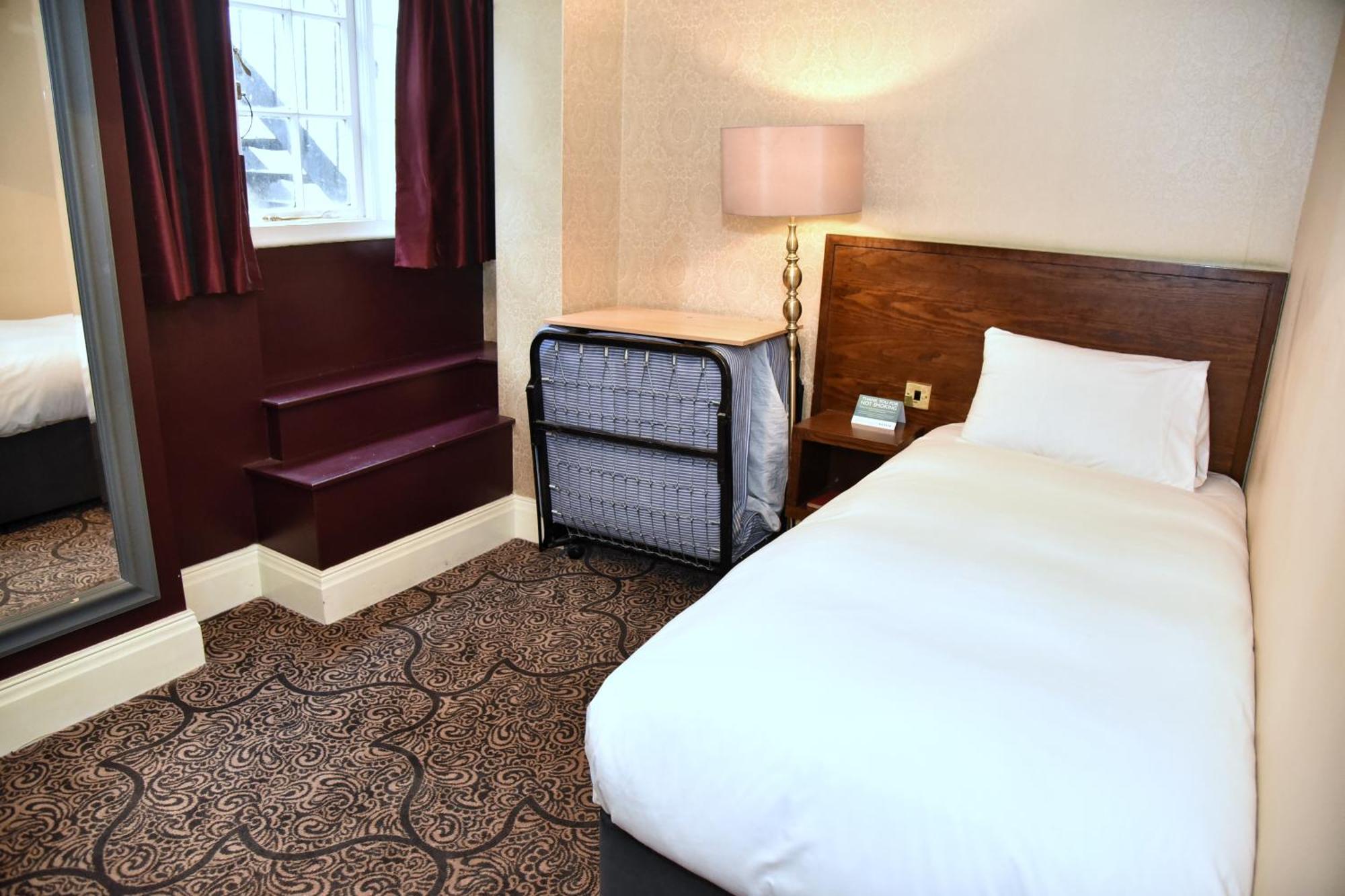 The Castle Hotel Wetherspoon Ruthin Buitenkant foto
